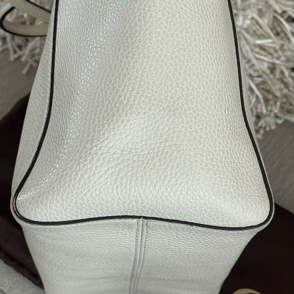 COAπβοΈGUCCI MED. SWING TOTEβοΈπW/GUCCI DustbagβοΈπSTUNNING bagβοΈCOA - Picture 6 of 16